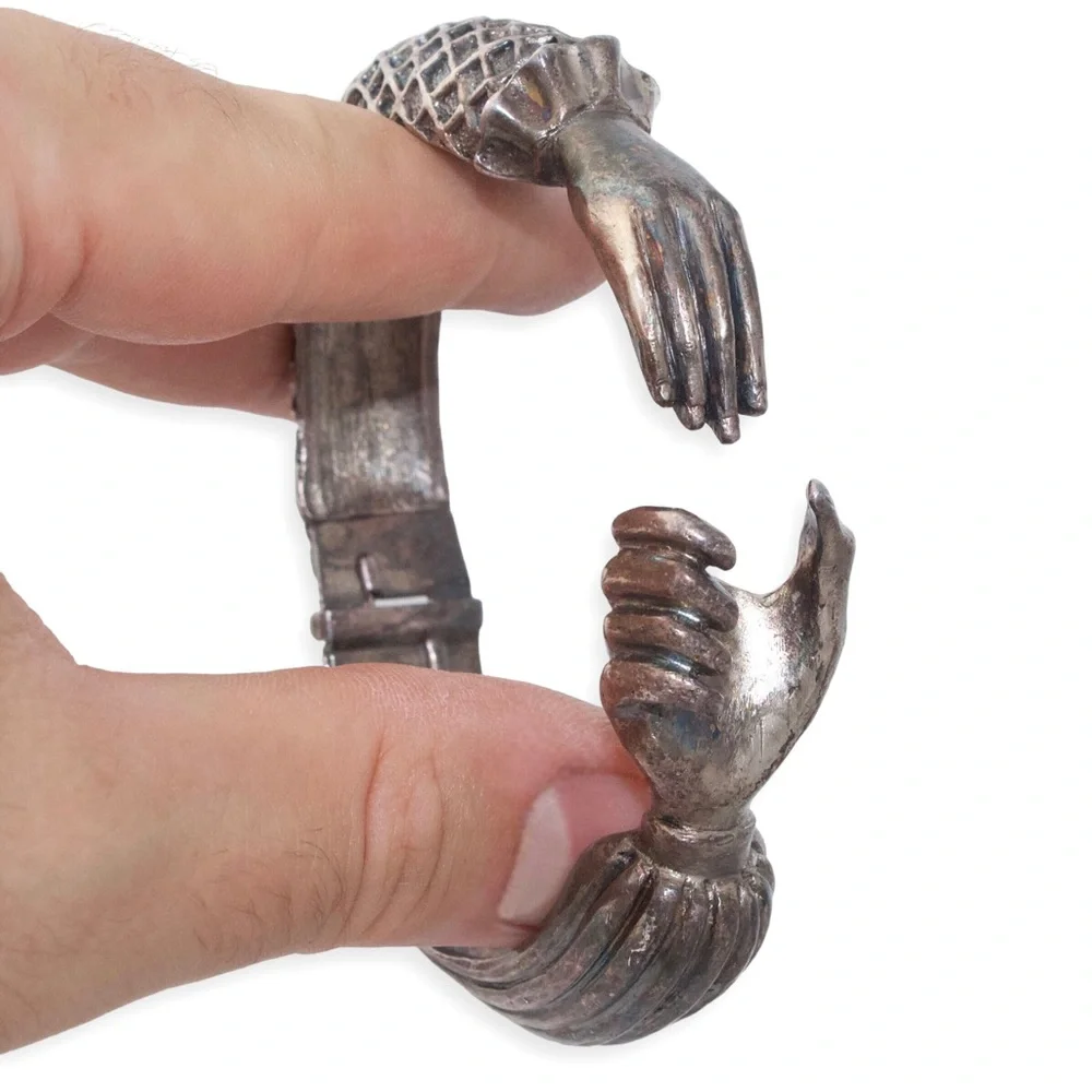 Vintage Diane Love for Trifari Fede Bracelet Silver Plate Clasped Hands 1970s - Picture 6 of 9